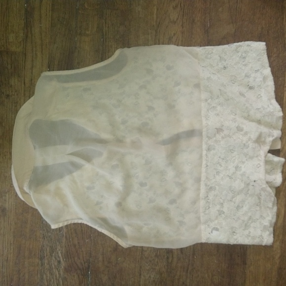 Floral button up top - Picture 5 of 5